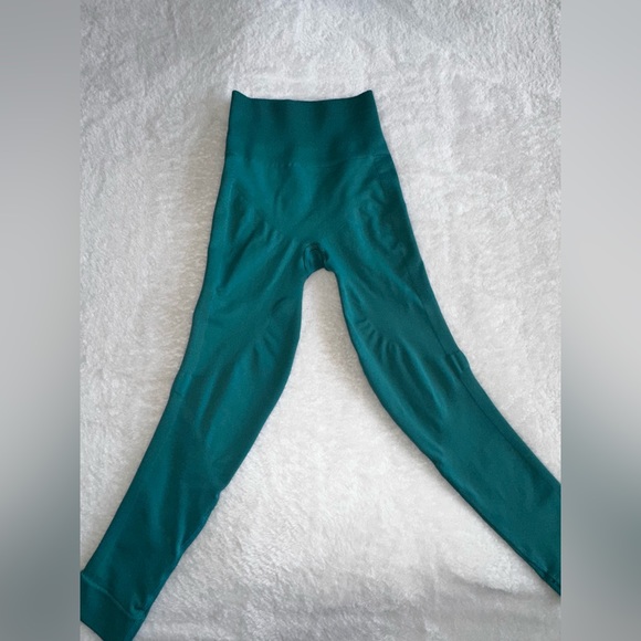 LuluLemon Athletica Size 2 Cropped leggings - Picture 1 of 5